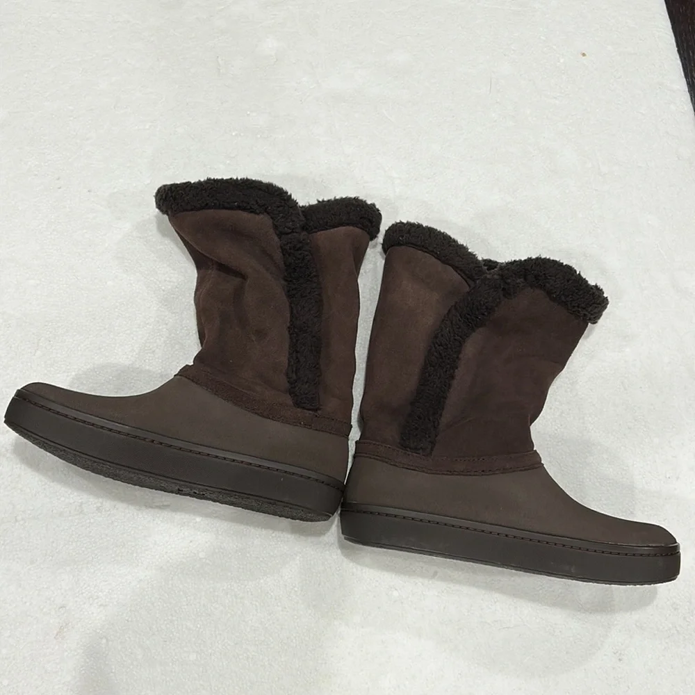 Crocs Modessa Faux Fur Suede Brown Boots size 9 EUC - Picture 4 of 4